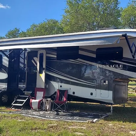 Twin Falls Luxury Rv Glamping - Pinnacle